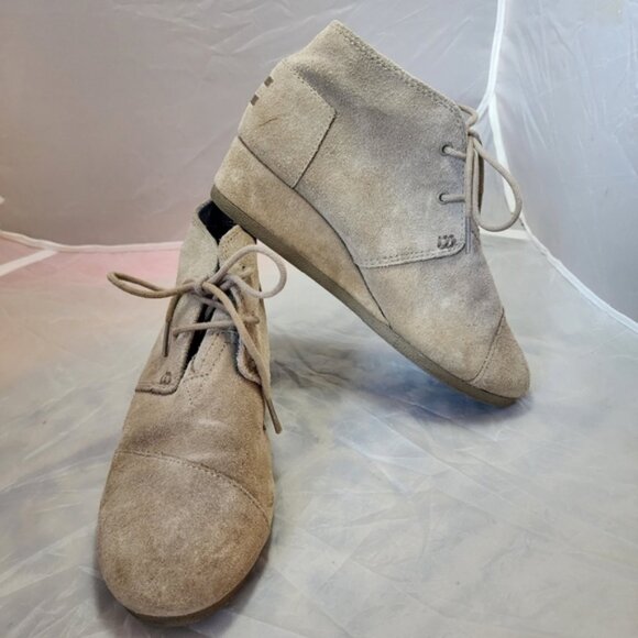 Toms Desert Tan Wedge Suede Shoes Girl's 4.5 Embroidered Logo Neutral Round Toe - Picture 1 of 16